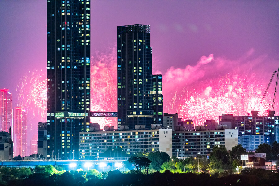 [스압] 하루 늦었지만 반포대교에서 바라본 여의도 불꽃 축제_3.jpg