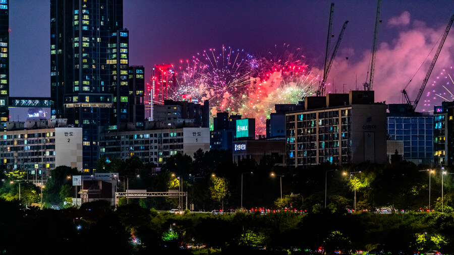 [스압] 하루 늦었지만 반포대교에서 바라본 여의도 불꽃 축제_6.jpg