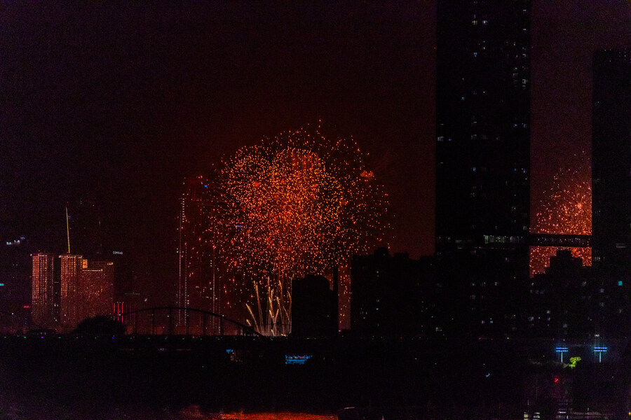 [스압] 하루 늦었지만 반포대교에서 바라본 여의도 불꽃 축제_11.jpg
