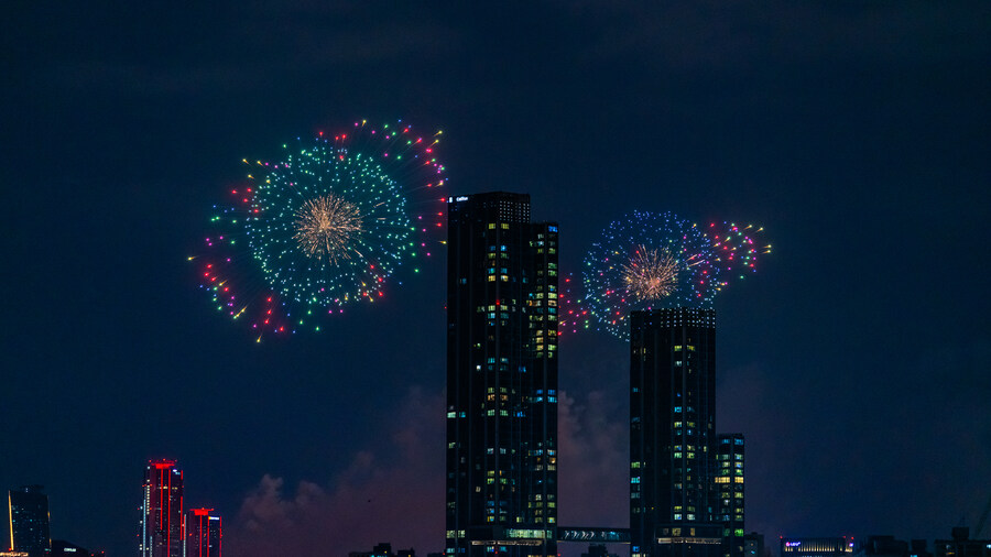 [스압] 하루 늦었지만 반포대교에서 바라본 여의도 불꽃 축제_30.jpg