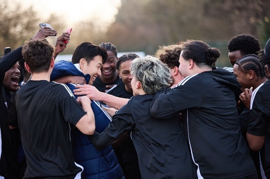 영국 고등학교에 손흥민이 나타나자 학생들 반응 ㅋㅋㅋㅋ_4.jpg