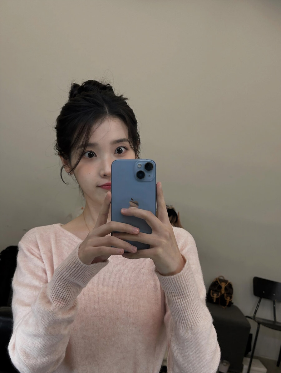 2025.10.01 아이유 인스타그램 사진 보정_6.jpg