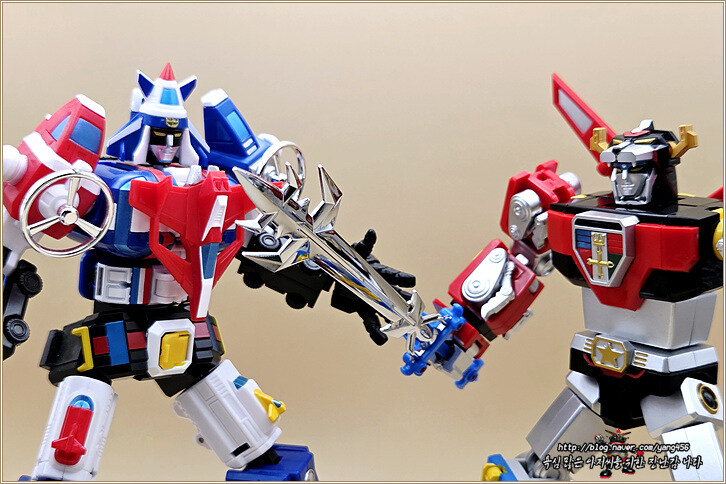 [미니액션] 같은 동네 출신 선후배였지만 해외 입양 후 형제가 되어버린_1.jpg