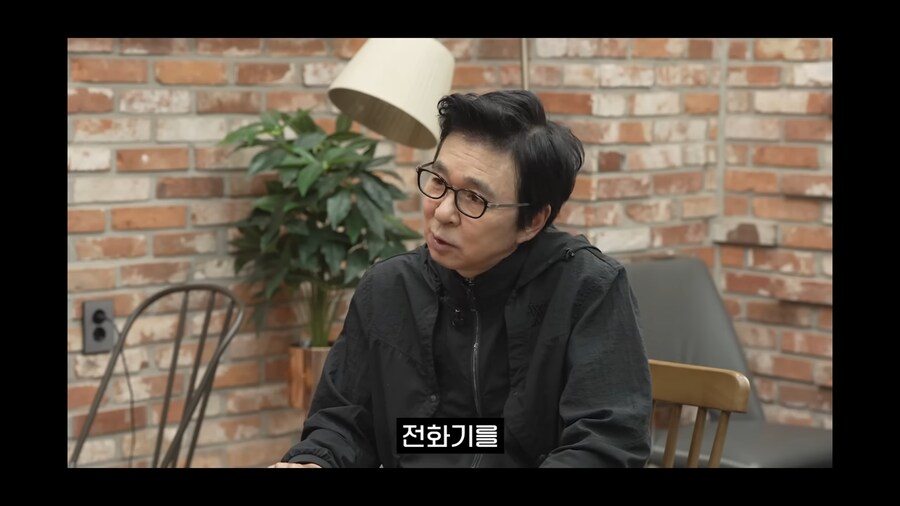 ???: 응? 나는 스마트폰 없어도 상관되는데? ㅋ_1.png