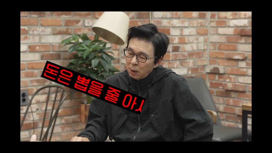 ???: 응? 나는 스마트폰 없어도 상관되는데? ㅋ_8.png