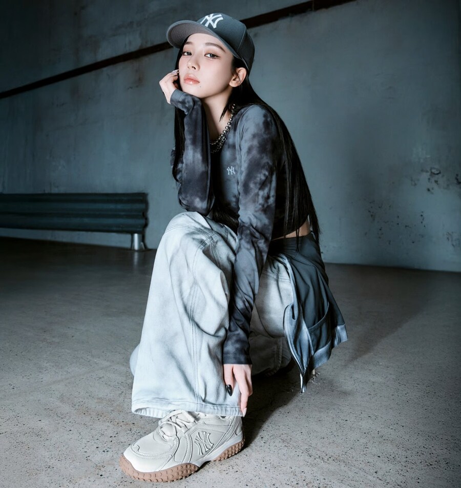 [에스파] 카리나 MLB 화보 비하인드 : 감사의 모자 돌리기 퍼포먼스🧢_9.jpg