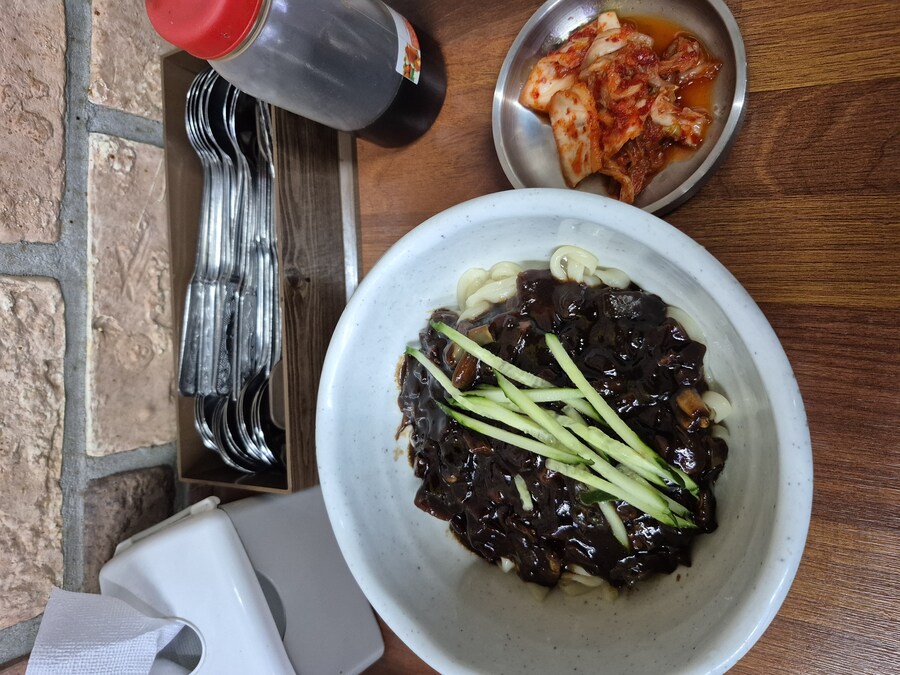 배고픔을 체워주는 3,500원 짜장면_3.jpg