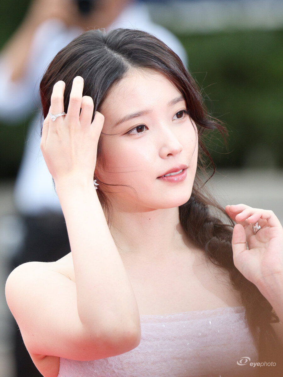 2025.10.02 서울드라마어워즈 아이유(eyephoto)_3.jpg
