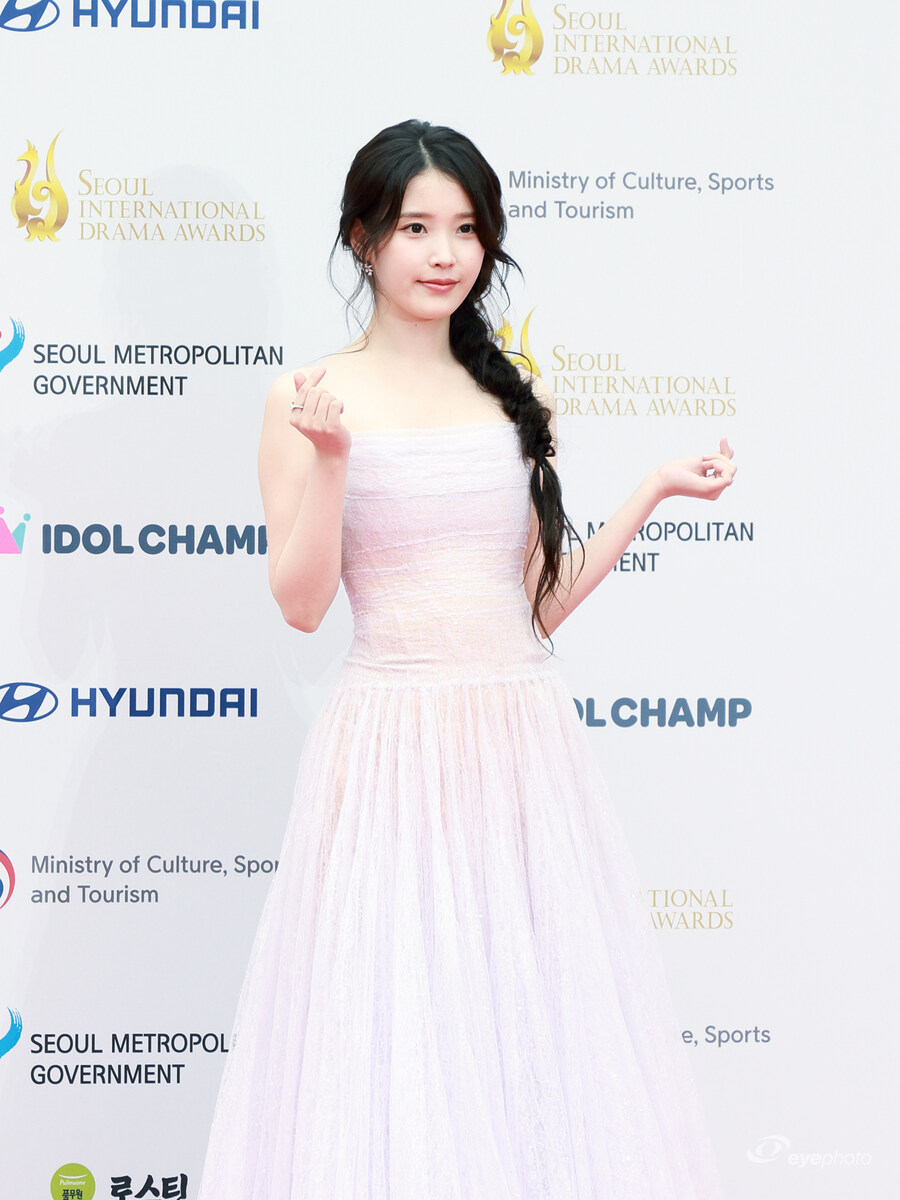 2025.10.02 서울드라마어워즈 아이유(eyephoto)_9.jpg