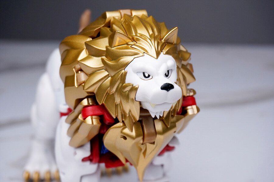 트랜스포머 40주년 셀렉션 라이오 콘보이_3.jpg