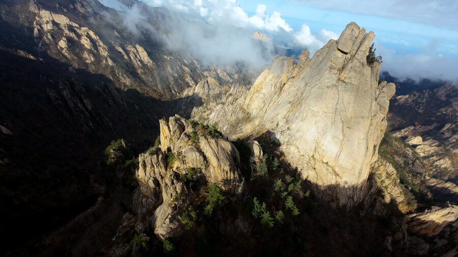 공룡능선 절벽에서 뛰어내리면서 촬영을 해봤습니다 9:50 운해영상을 즐겨보세요!_16.jpg