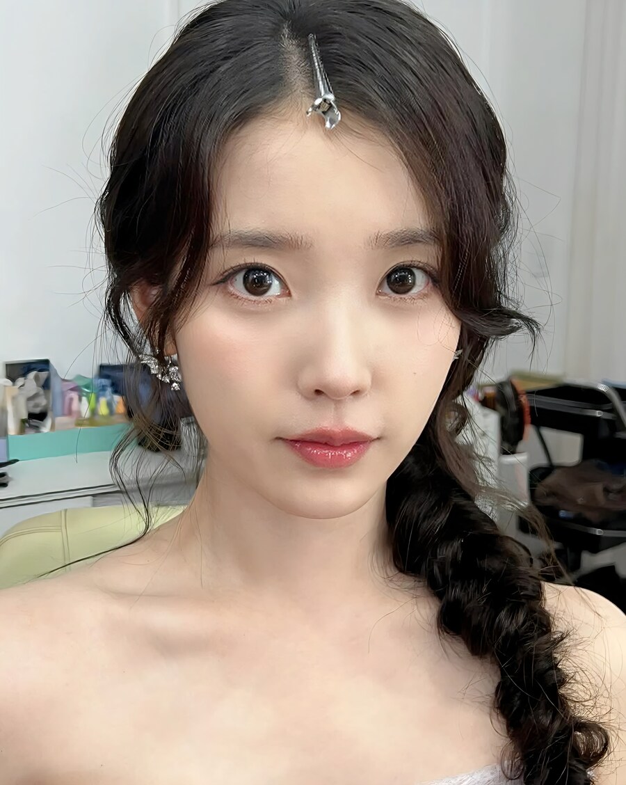 2025.10.06 아이유 인스타그램(서울드라마어워즈 비하인드)_6.jpg