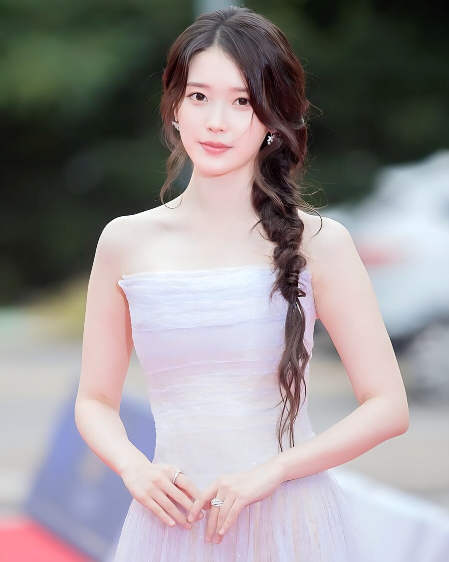 2025.10.06 아이유 인스타그램(서울드라마어워즈 비하인드)_15.jpg