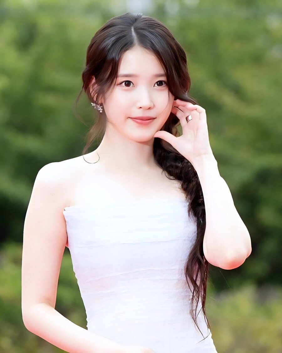 2025.10.06 아이유 인스타그램(서울드라마어워즈 비하인드)_19.jpg