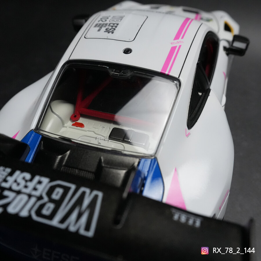 1:18 Porsche 911 GT2 RS Clubsport 25 연방군 커스텀_12.jpg