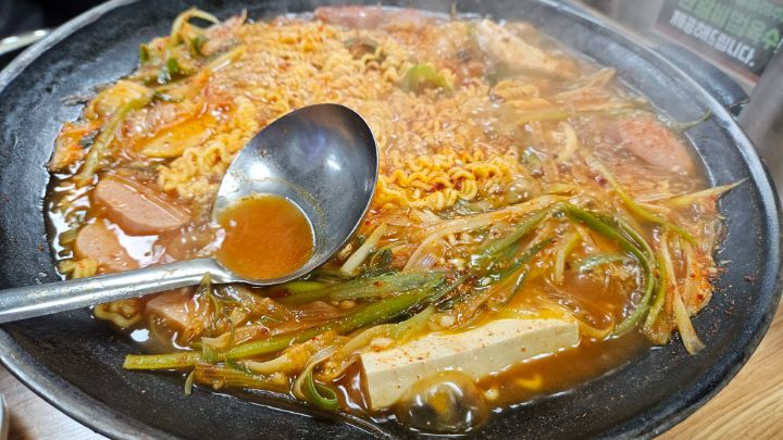 부대찌개를 탄생시킨 최초의 식당본점_4.jpg