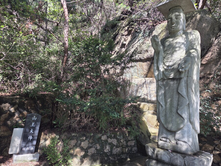 의외로 지금도 인왕산 정상에 있는 거_1.jpg