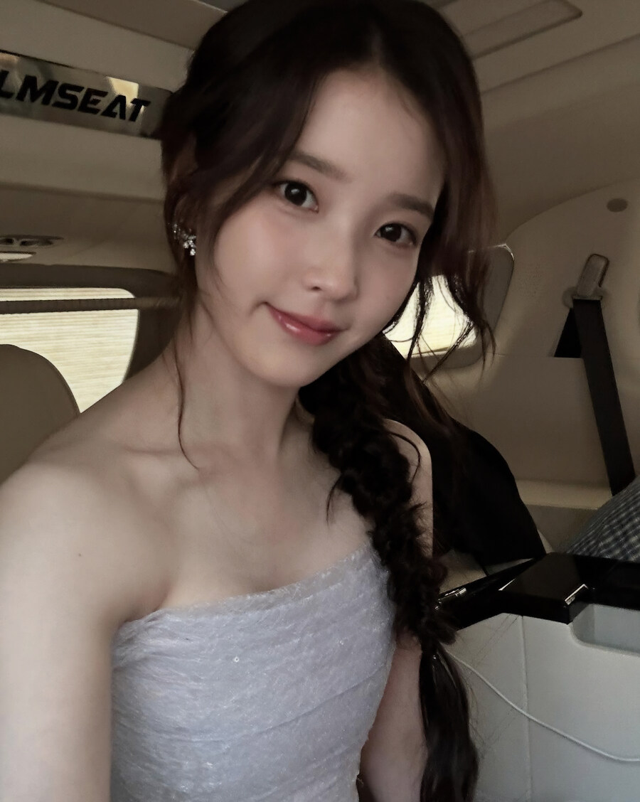 2025.10.06 아이유 인스타그램 사진 보정_5.jpg