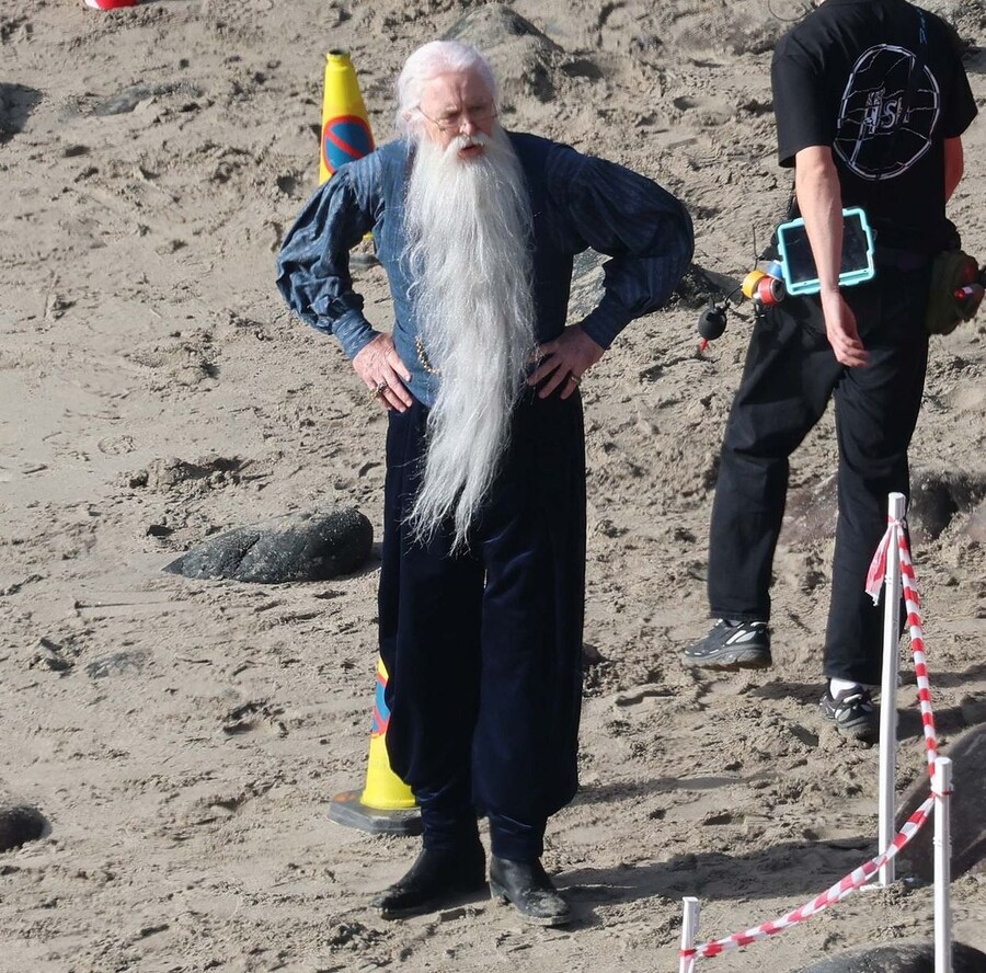 HBO ‘해리 포터‘ 존 리스고 덤블도어 첫 모습_8.jpg