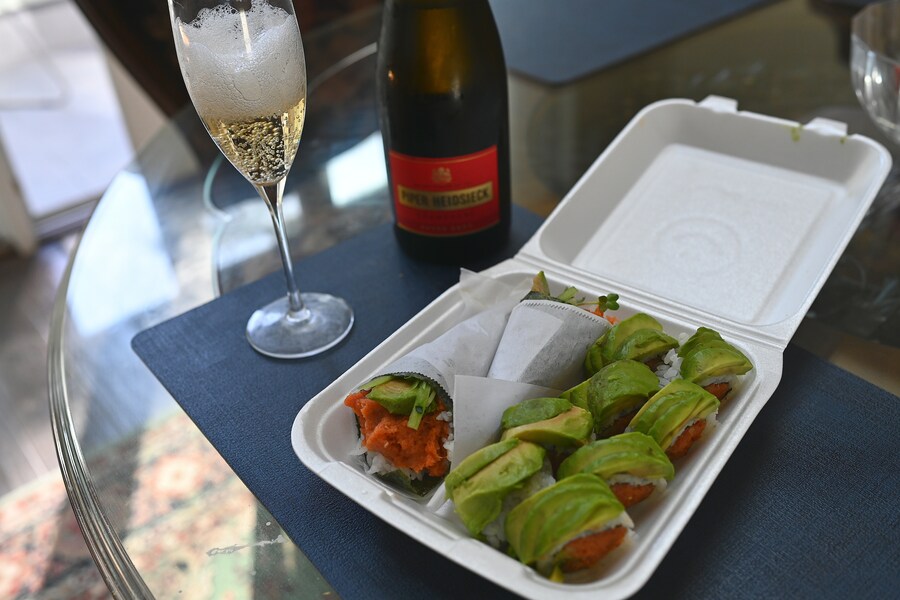 늦게 퇴근후 대충 사묵는 스시롤과 핸드롤;ㅎ_1.jpg