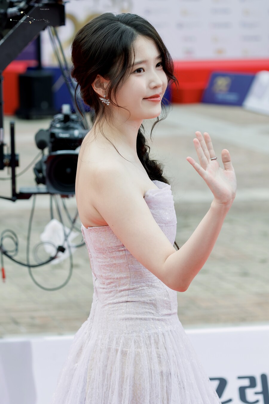 2025.10.02 서울드라마어워즈 아이유 레드카펫(땡촐이)_10.jpg