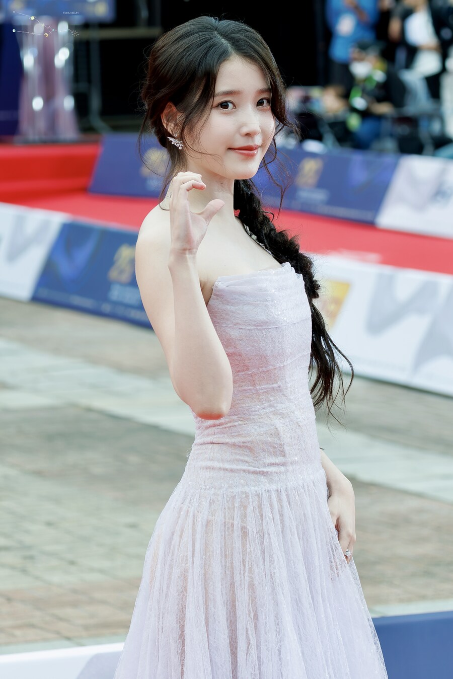 2025.10.02 서울드라마어워즈 아이유 레드카펫(땡촐이)_15.jpg