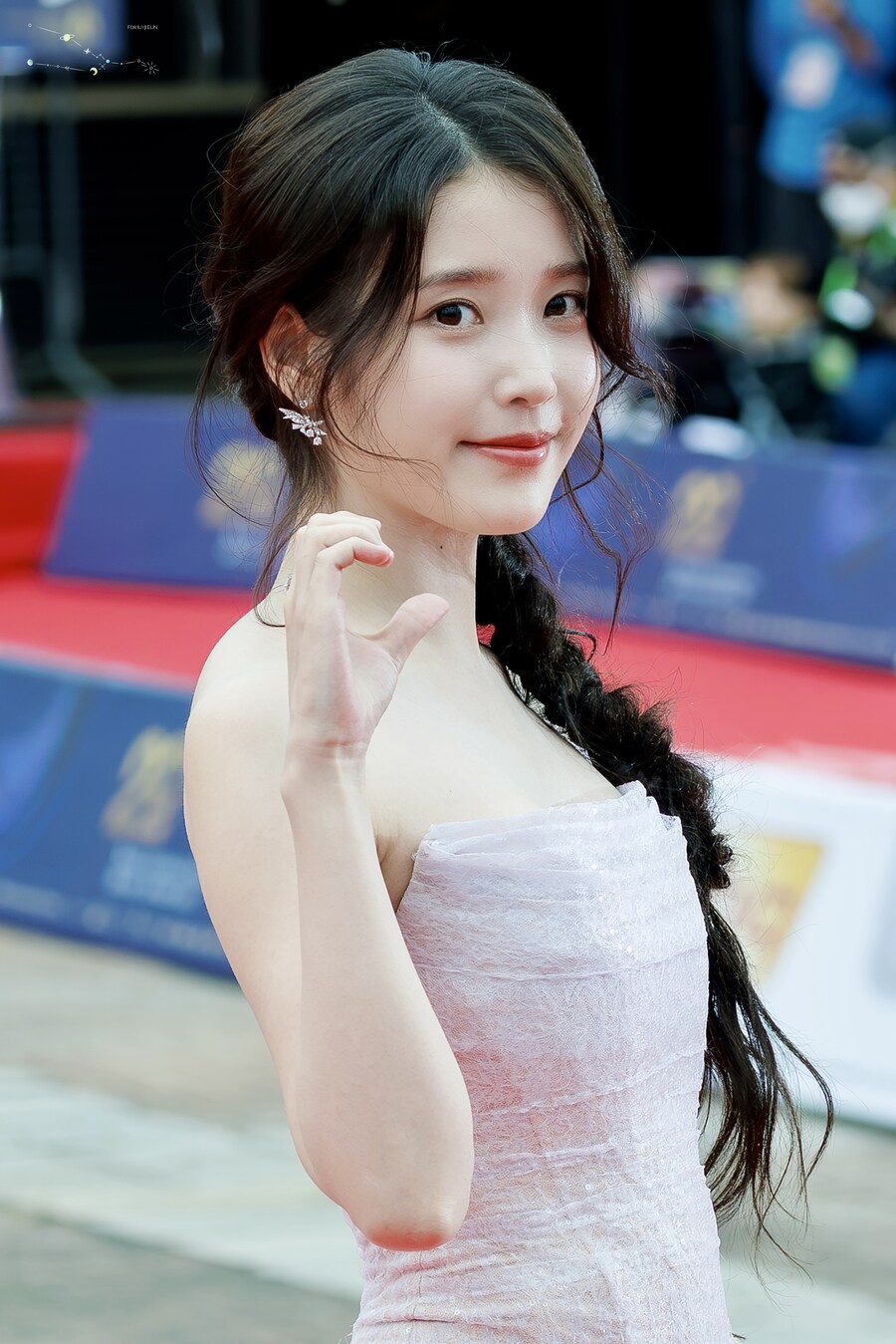 2025.10.02 서울드라마어워즈 아이유 레드카펫(땡촐이)_16.jpg