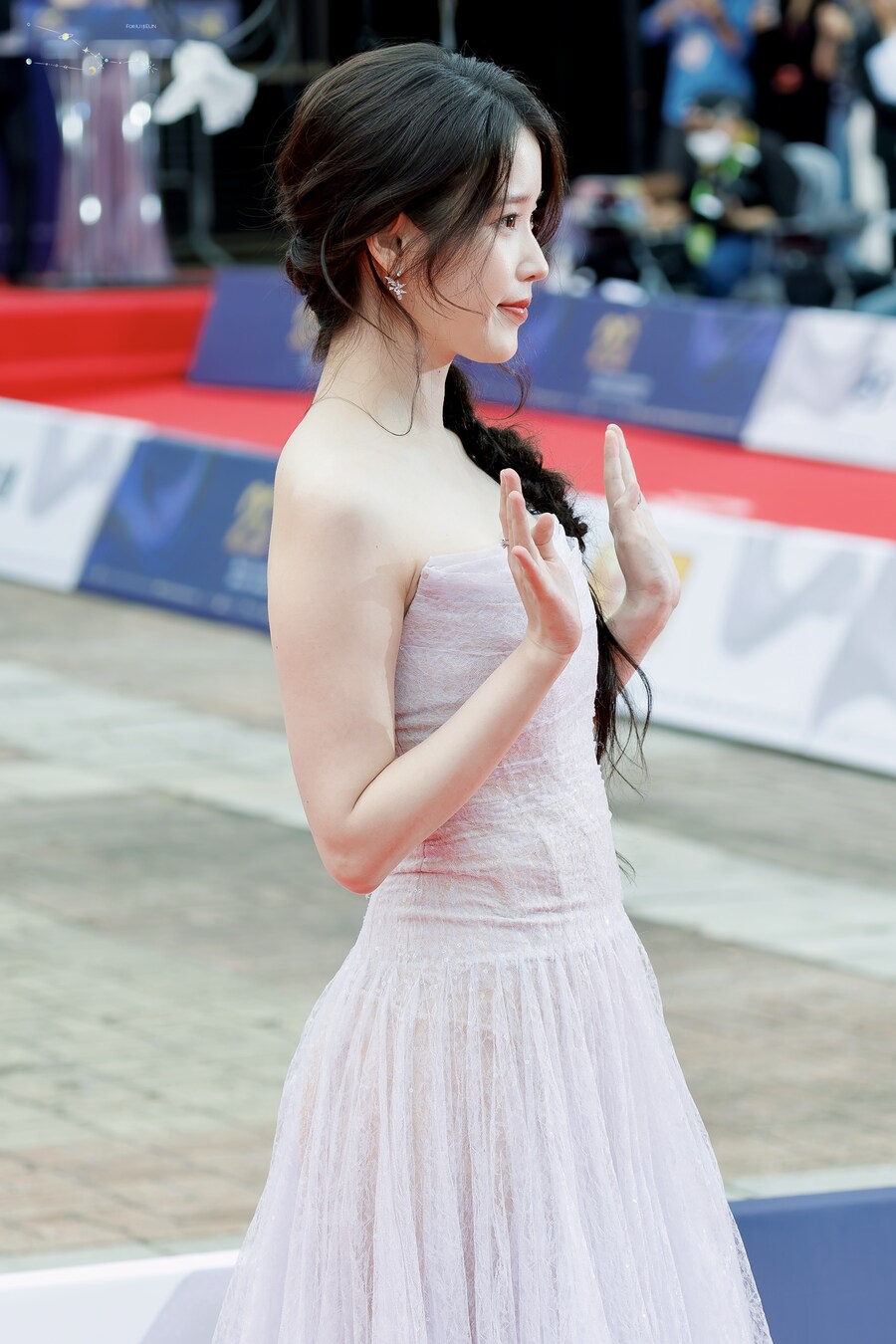 2025.10.02 서울드라마어워즈 아이유 레드카펫(땡촐이)_17.jpg