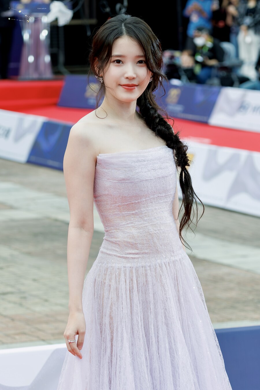 2025.10.02 서울드라마어워즈 아이유 레드카펫(땡촐이)_19.jpg