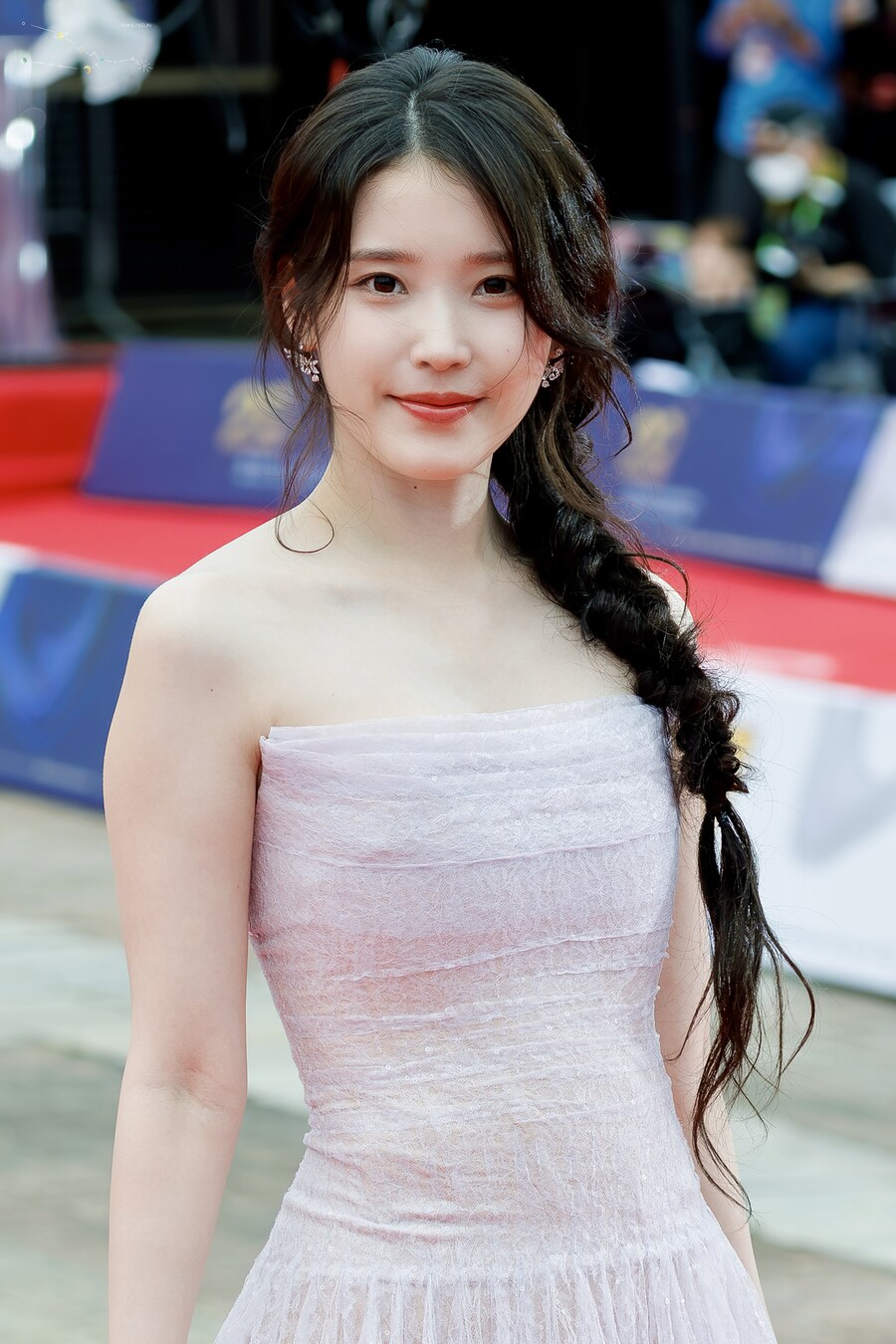 2025.10.02 서울드라마어워즈 아이유 레드카펫(땡촐이)_20.jpg