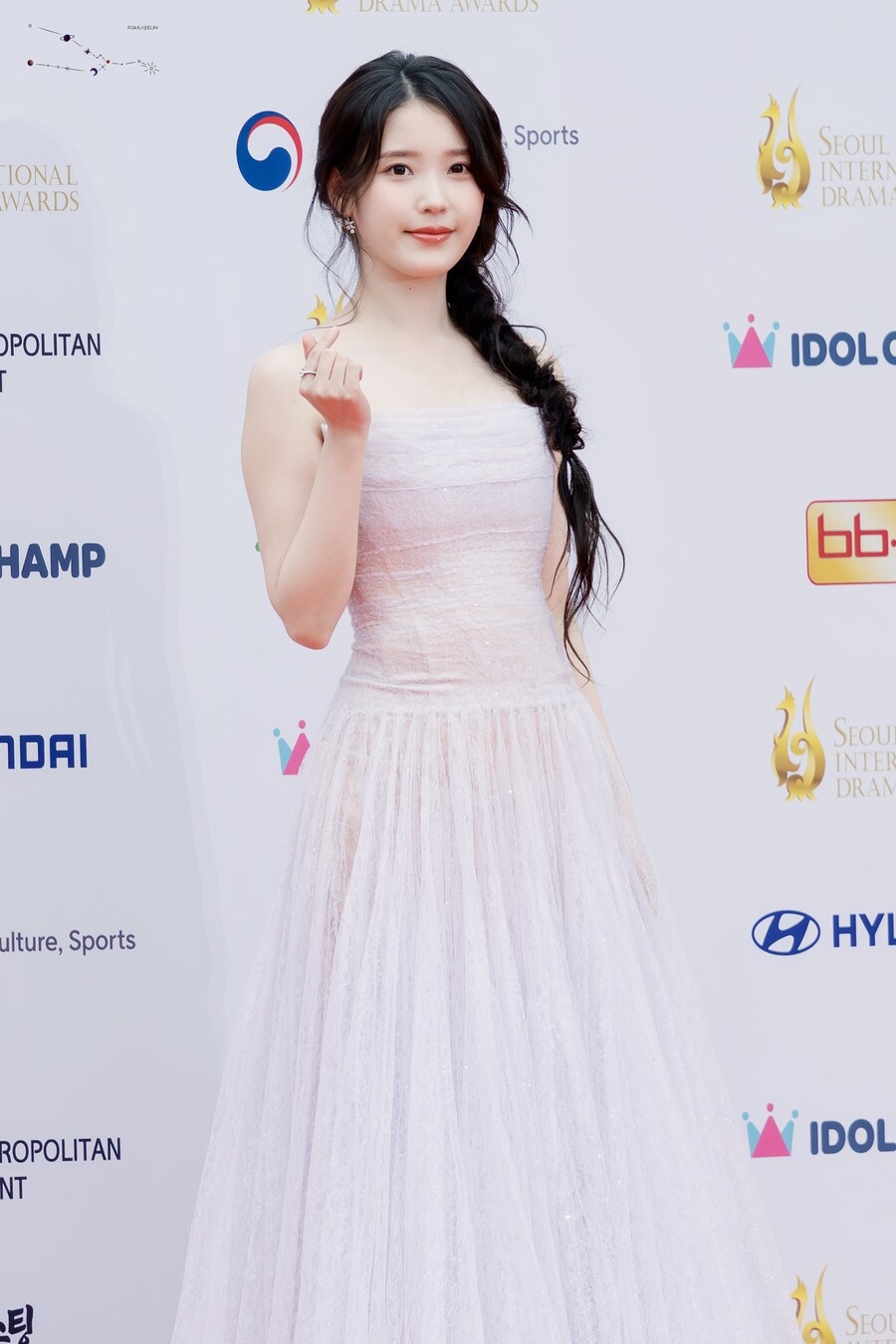2025.10.02 서울드라마어워즈 아이유 레드카펫(땡촐이)_23.jpg
