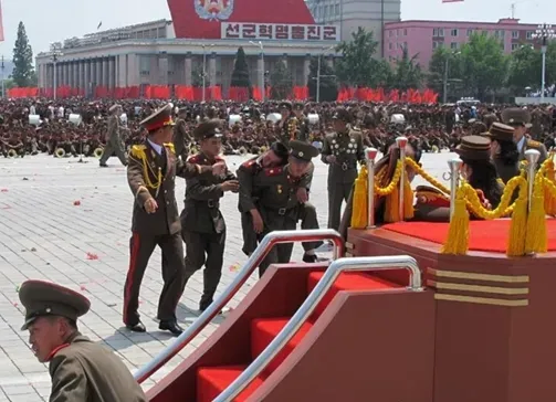 시대별 북한군 열병식 변천사.gif_1.webp