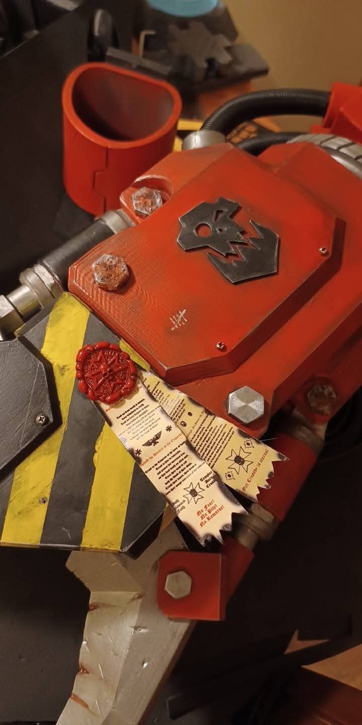 소품 퀄리티가 상당한 워해머 코스프레이어.GIF_3.jpg