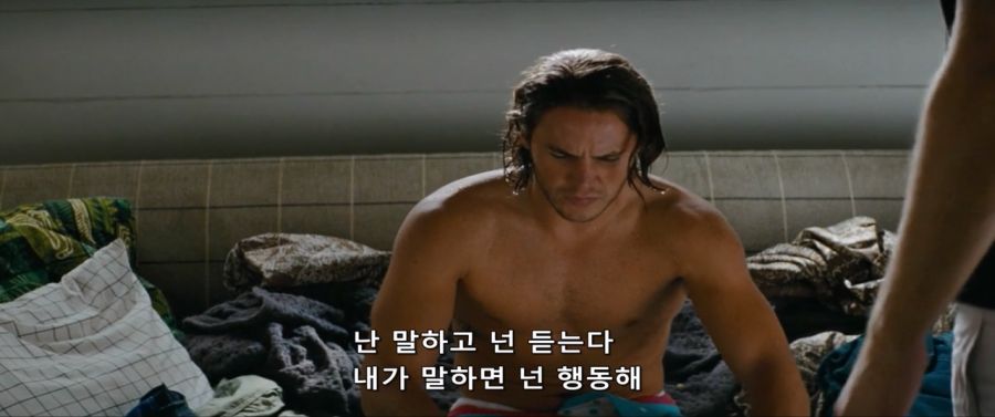 영화속 정신못차리는 동생을 해군에 강제로 입대시키는 형_12.jpg