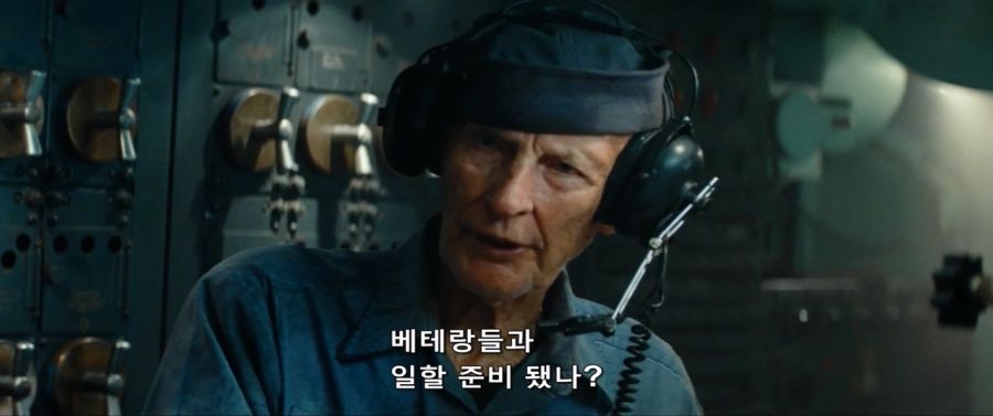 영화속 퇴역 군함선으로 외계인 함대를 박살내다_20.jpg