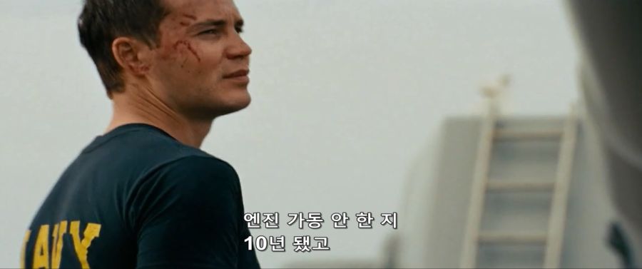 영화속 퇴역 군함선으로 외계인 함대를 박살내다_3.jpg