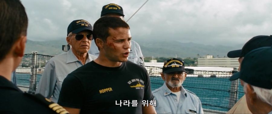 영화속 퇴역 군함선으로 외계인 함대를 박살내다_11.jpg