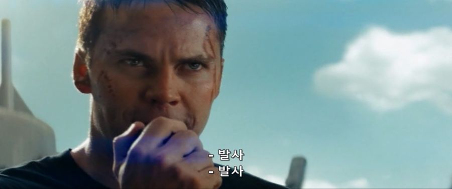 영화속 퇴역 군함선으로 외계인 함대를 박살내다_42.jpg