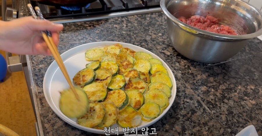 BTS 블랙핑크 케데헌 감독님에 감사하다는 해외교포.jpg_14.png