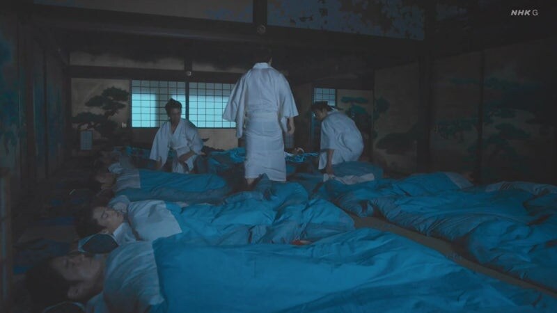 "여기에는 여자가 없으니까, 남자를 범하는거라고"_1.jpg
