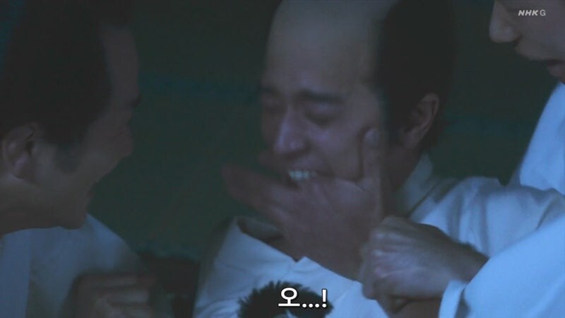 "여기에는 여자가 없으니까, 남자를 범하는거라고"_14.jpg