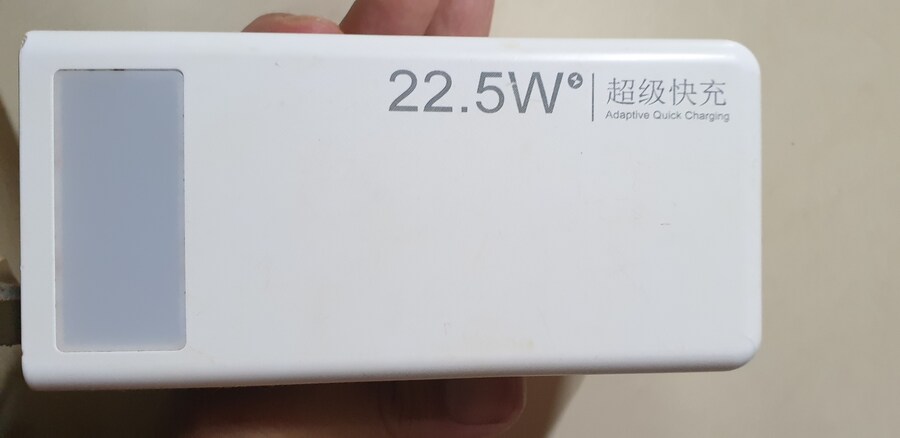역시 그 나라 보조배터리인가_1.jpg