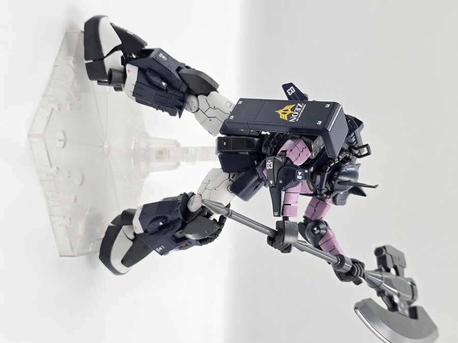 [RG] 고기동형 자쿠 검은삼연성_3.jpg