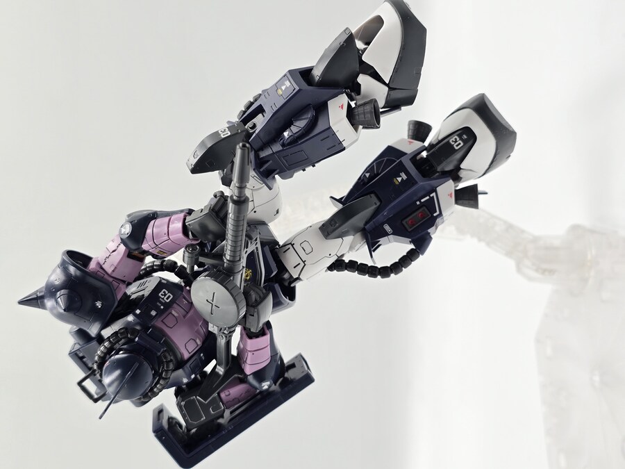 [RG] 고기동형 자쿠 검은삼연성_6.jpg