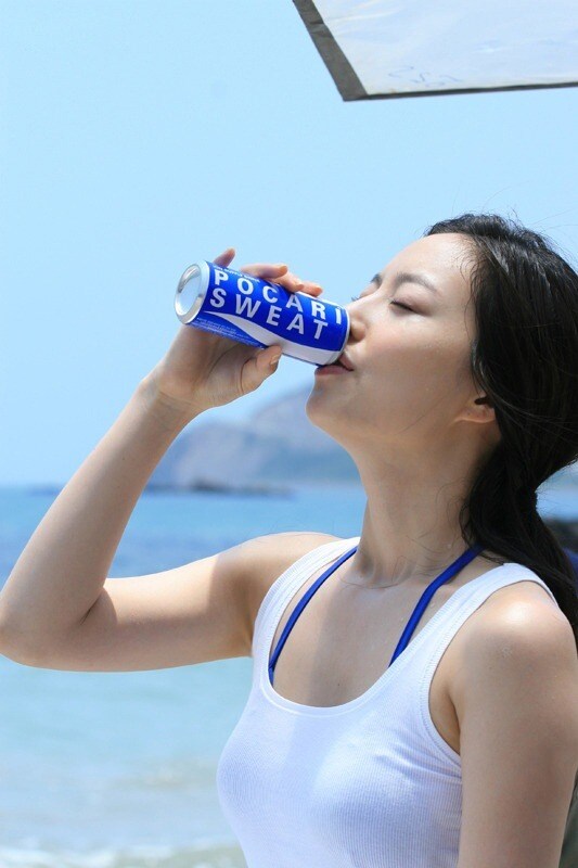 韓 역대 여자연예인 포카리모델_1.jpg