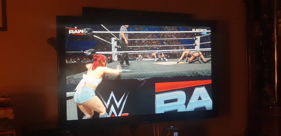 WWE) 그러고보니 WWE 생중계 시작한 이래 오늘이 처음 아님?_1.jpg