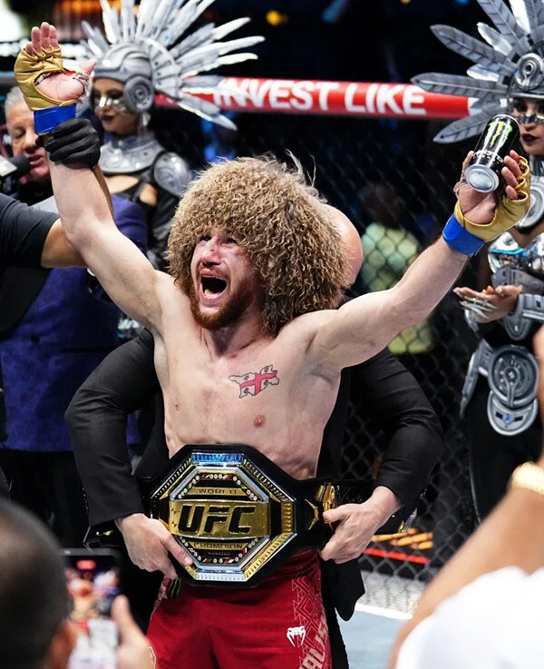 UFC) 현재 전설을 써내려가고있는 밴텀급 챔피언_8.jpg
