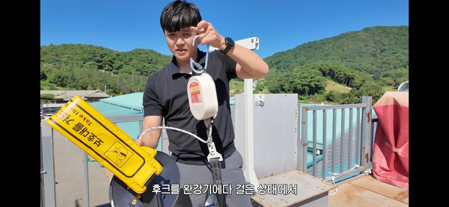 안전 정보 : 일반 / 간이 완강기 사용법_4.jpg