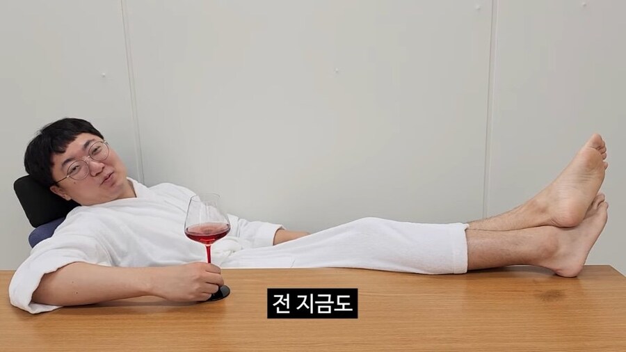 90만 구독자 기념 겸손인터뷰 진행한 충주맨_14.jpg