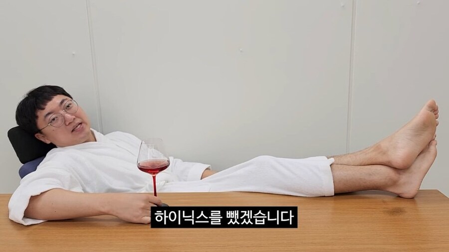 90만 구독자 기념 겸손인터뷰 진행한 충주맨_18.jpg